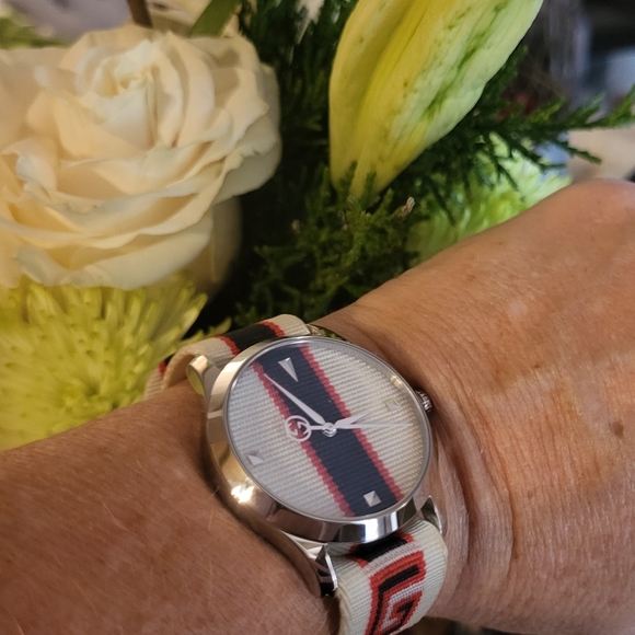 SALE! GUCCI LUXURY STAINLESS STEEL SIGNATURE G WATCH ⌚️ - Picture 5 of 12